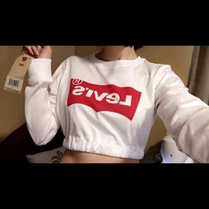 Cropped Levi’s Long Sleeve